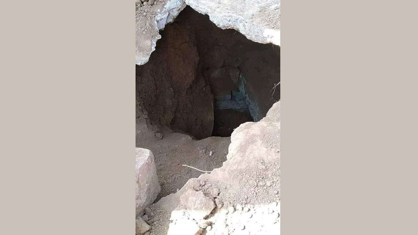 تفاصيل جديدة حول نبش مجهولين لقبر في محافظة إب ومصادرة... مساحة نت | تفاصيل جديدة حول نبش مجهولين لقبر في محافظة إب ومصادرة الجثة.. لن تصدق ماذا وجدوا وأين ذهبوا بالجثة؟!