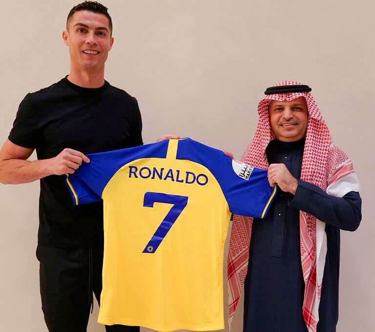 الكشف عن موعد وصول كريستيانو رونالدو إلى العاصمة السعودية... مساحة نت | الكشف عن موعد وصول كريستيانو رونالدو إلى العاصمة السعودية الرياض وموعد الحفل وأول مباراة له مع النصر.. لن يصل بمفرده