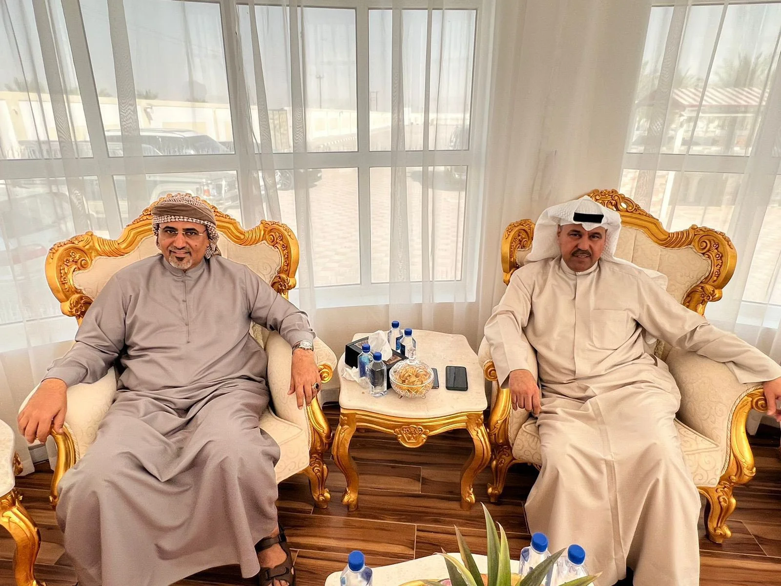 مساحة نت | مصدر في رئاسة الجمهورية يؤكد استحالة عودة الزبيدي إلى عدن بطلب من العليمي.. وهذه مصيره في رئاسة الانتقالي