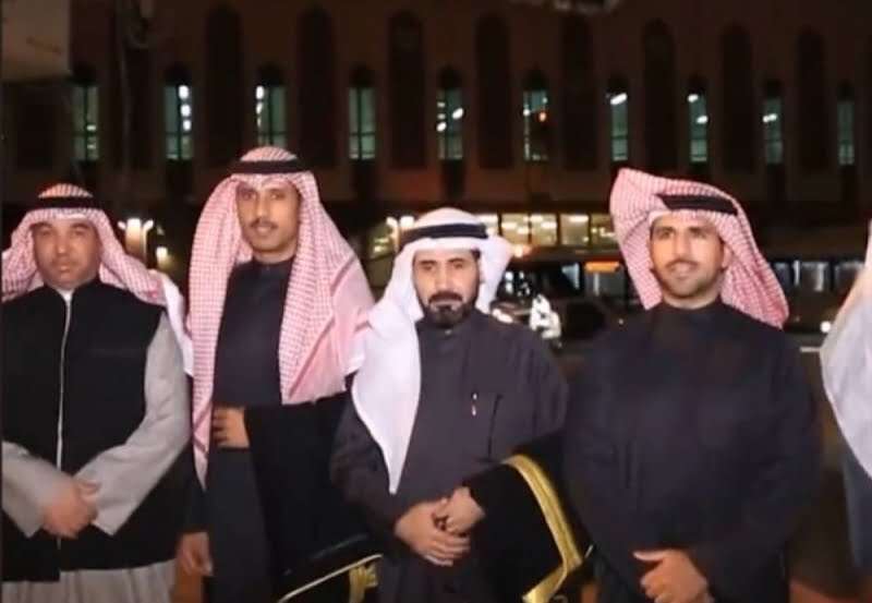 معلومات جديدة تكشف سبب استياء 'الشيخ فهد الصباح' من افتتاح... مساحة نت | معلومات جديدة تكشف سبب استياء "الشيخ فهد الصباح" من افتتاح خليجي 25.. ومقطع يوثق لحظة مغادرة الوفد الكويتي مطار البصرة (فيديو)