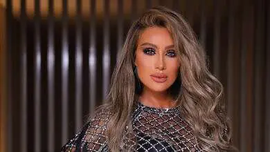 مساحة نت | شاهد: معجب يريد تقبيل قدم الفنانة شذى حسون وردها صادم (فيديو)