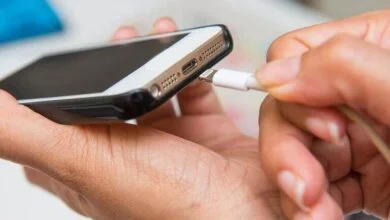 إياك أن تشحن هاتفك بغير شاحنه الأصلي.. مخاطر غير متوقعة