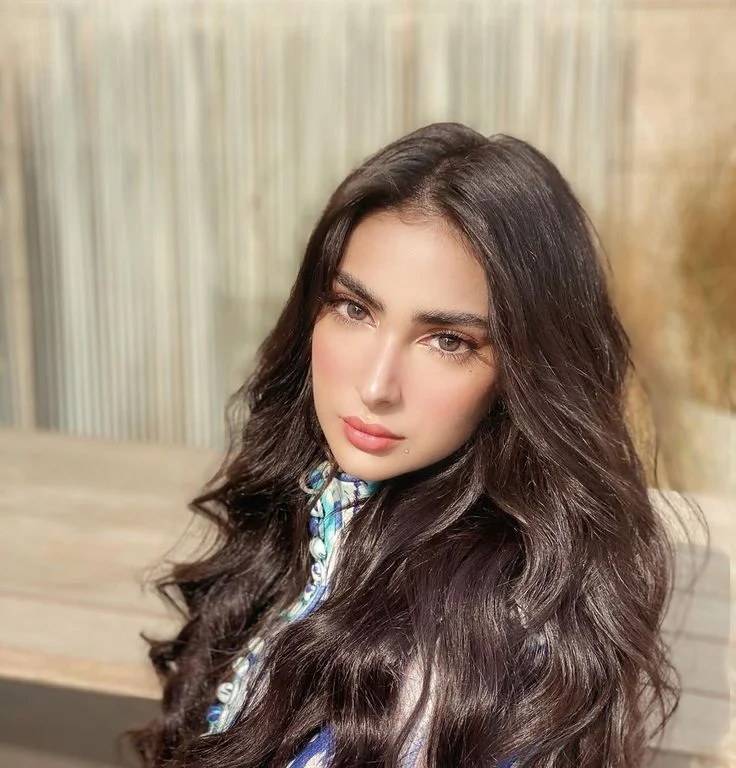 شاهد: إطلالة ساحرة لخبيرة التجميل البحرينية زينب العلوان في...