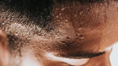 التعرق البارد علامة على الإصابة بمرض فتاك.. راجع الطبيب فورا