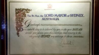 &apos;رسالة سرية&apos; بخط إليزابيث ملكة بريطانيا لن تقرأ إلا بعد 63...