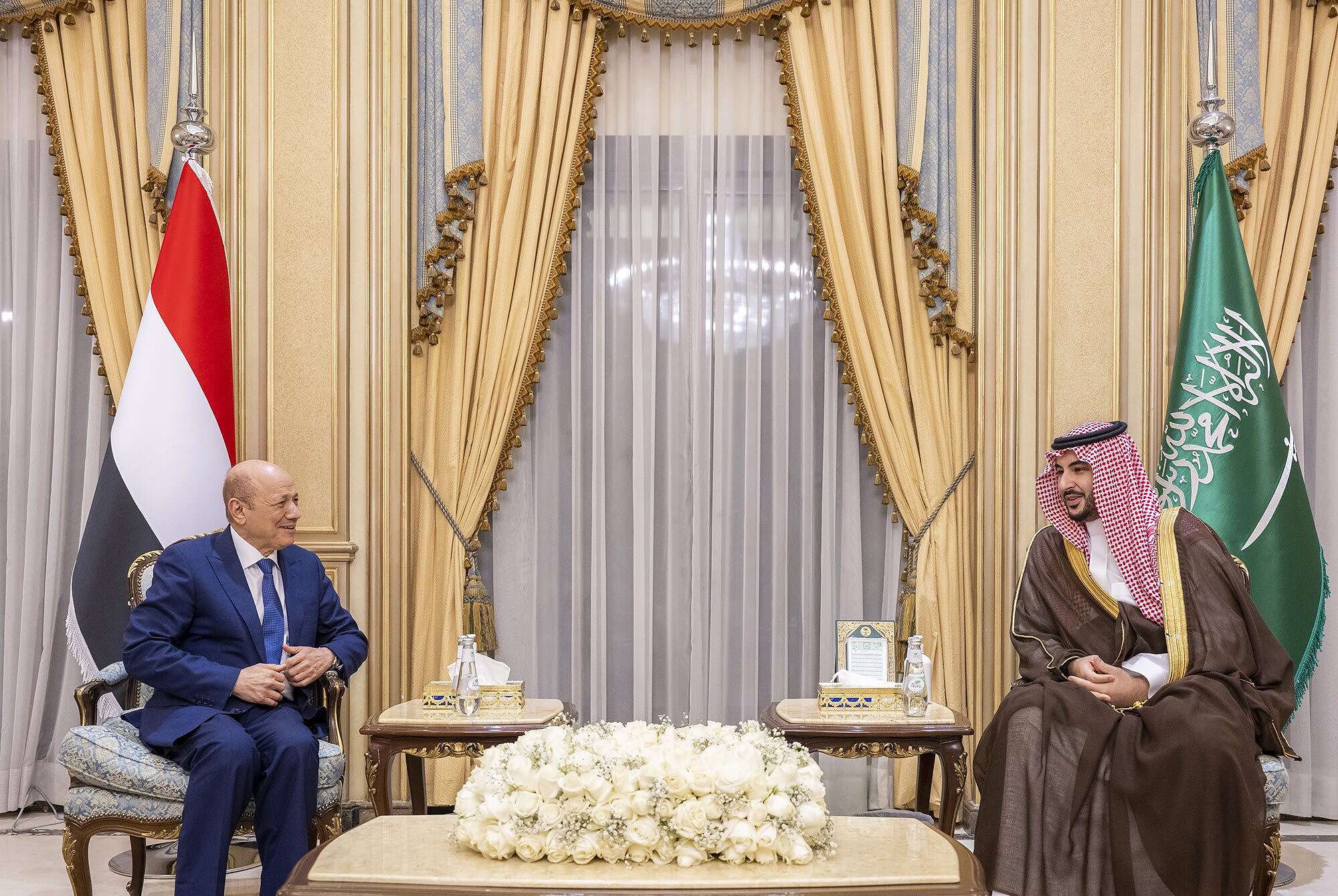 وزير الدفاع السعودي يلتقي رئيس مجلس القيادة الرئاسي... مساحة نت | وزير الدفاع السعودي يلتقي رئيس مجلس القيادة الرئاسي اليمني.. تفاصيل ما دار حول تمديد الهدنة