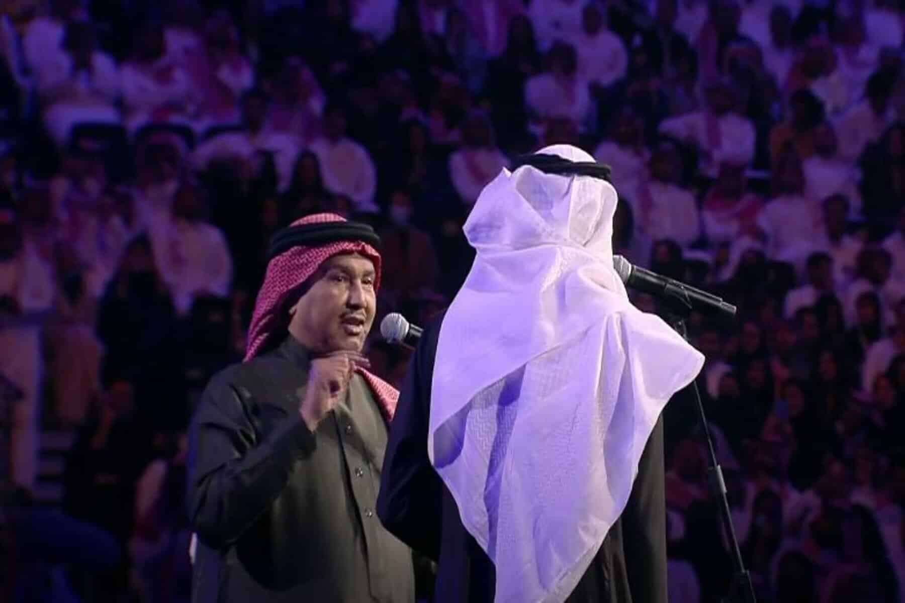 شاهد: فيديو طريف للفنان السعودي محمد عبده مع عايض القرني... مساحة نت | شاهد: فيديو طريف للفنان السعودي محمد عبده مع عايض القرني بموسم الرياض يثير ضجة واسعة.. ما قصته؟ (فيديو)