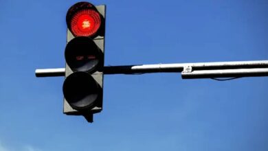 تعرف على غرامة مخالفة قطع الإشارة في السعودية بجميع الحالات...