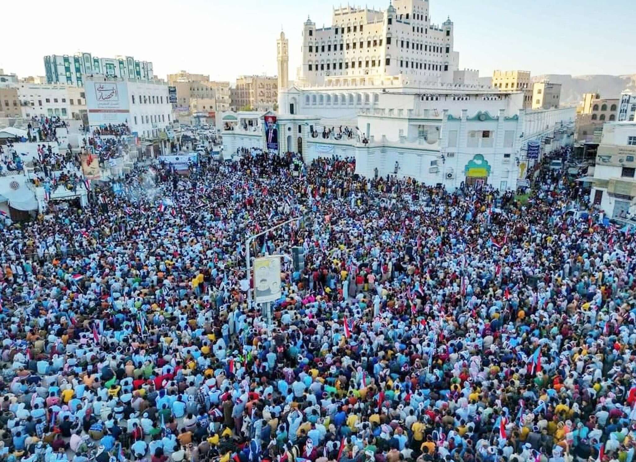 شاهد: صور غير معالجة توضح حقيقة حشود المجلس الانتقالي في... مساحة نت | شاهد: صور غير معالجة توضح حقيقة حشود المجلس الانتقالي في سيئون بمحافظة حضرموت.. أين المليونية (صور)