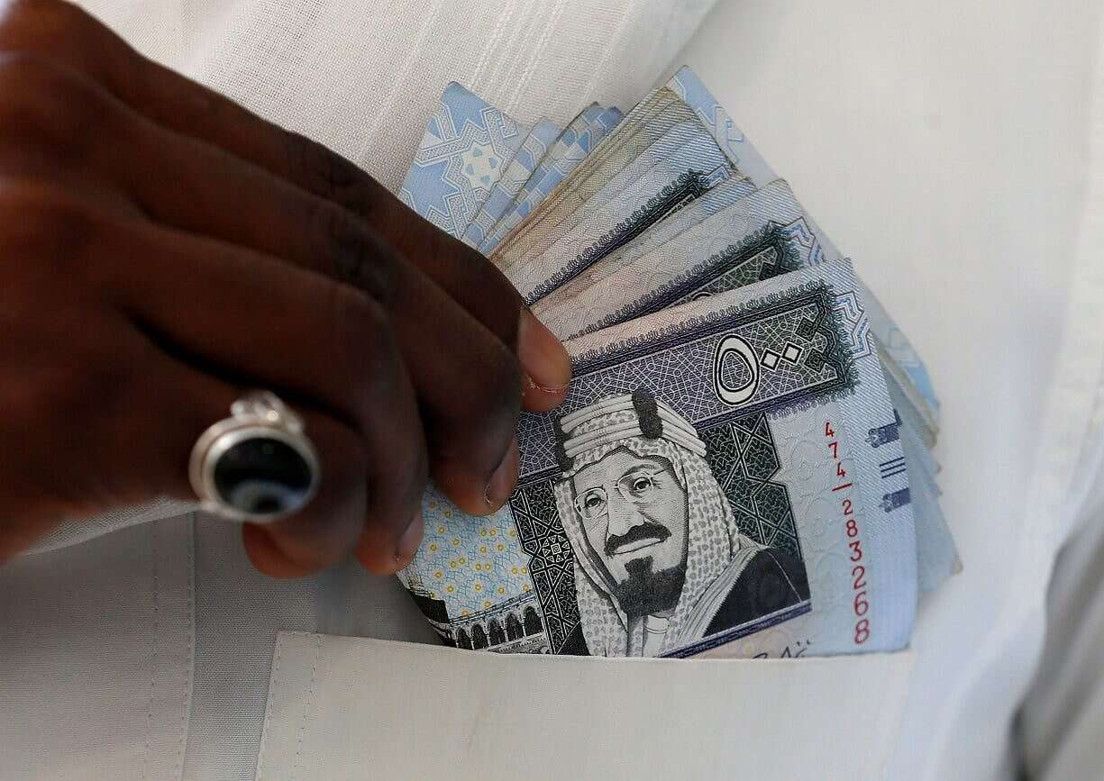 بحيلة جهنمية شيطانية لا تخطر على بال.. محتال يخدع مواطنين في... مساحة نت | بحيلة جهنمية شيطانية لا تخطر على بال.. محتال يخدع مواطنين في السعودية ويجمع مليار ريال بهدف الاستثمار في مساهمات عقارية