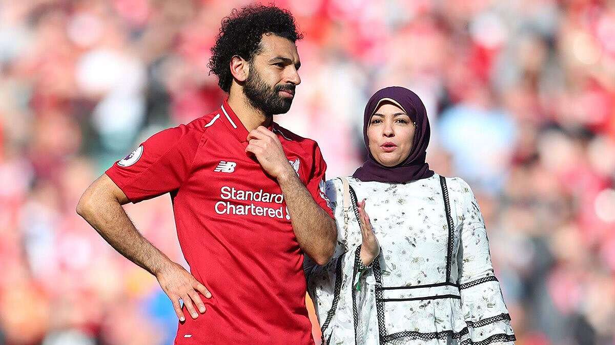شاهد: زوجة النجم المصري محمد صلاح تتناول العشاء مع شريكات... مساحة نت | شاهد: زوجة النجم المصري محمد صلاح تتناول العشاء مع شريكات لاعبي ليفربول.. وتعامل صادم مع الكاميرا