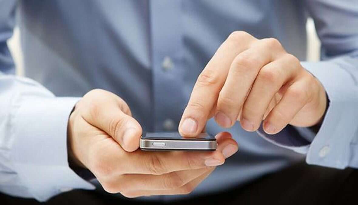 مساحة نت | احذر بشدة.. هذا الخطأ الشائع أثناء استخدام الهاتف يسبب العمى مساحة نت | احذر بشدة.. هذا الخطأ الشائع أثناء استخدام الهاتف يسبب العمى