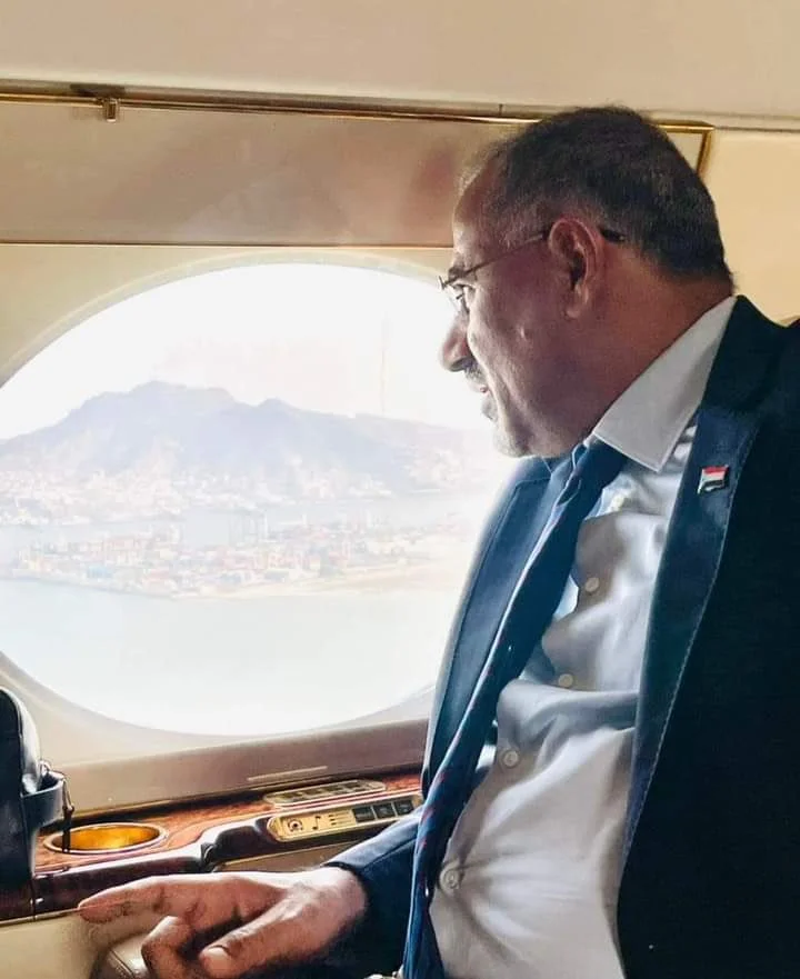 مساحة نت | أين تبخر عيدروس الزبيدي؟: خيوط استخباراتية تكشف رحلة الـ "قارب" السري وطائرة "الركاب الشبح"