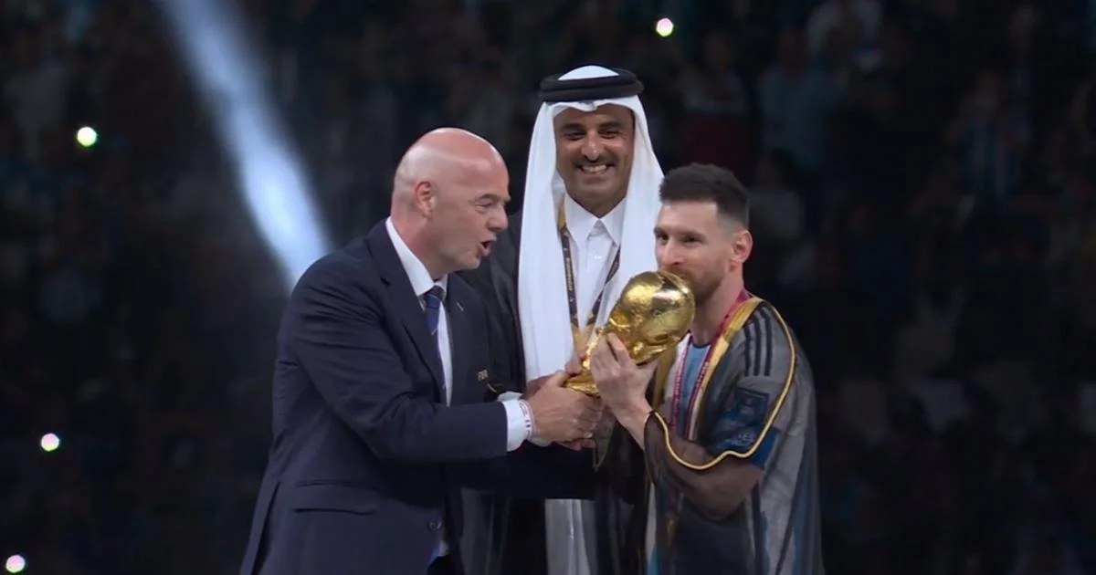 مساحة نت | شاهد: الكشف عن نوع ومكان صنع بشت ميسي الذي ارتداه في نهائي مونديال قطر (صورة)