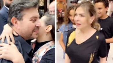 البوس ممنوع.. معجبة تحتضن الفنان المصري هاني شاكر في مكان...