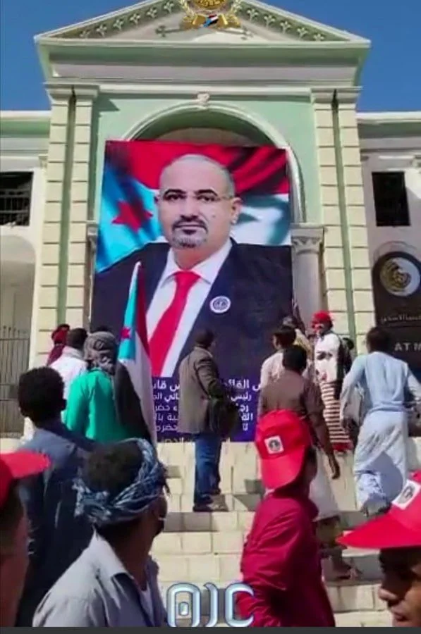 صفعة حضرمية جديدة لعيدروس الزبيدي ومن قيادي بارز.. 'نحن شرق..... مساحة نت | صفعة حضرمية جديدة لعيدروس الزبيدي ومن قيادي بارز.. "نحن شرق.. لا شمال ولا جنوب"