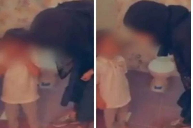 شاهد: مقطع مؤلم يوثق قيام عاملة بصفع طفلة عدة مرات على وجهها… شاهد: مقطع مؤلم يوثق قيام عاملة بصفع طفلة عدة مرات على وجهها...