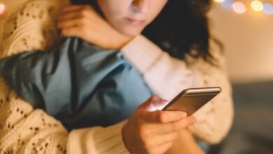 فتاة خليجية توقع شابا من الإمارات في فخها بعدما استدرجته...