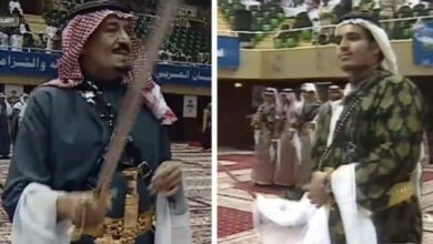 شاهد: قبل سنين طويلة.. خادم الحرمين وولي العهد يؤديان رقصة...
