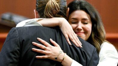 هل وقع النجم العالمي جوني ديب في حب محاميته؟.. هذا ما حدث في...