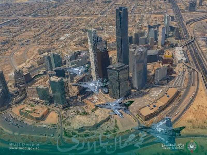 مساحة نت | شاهد: أقوى عرض جوي لمقاتلات عسكرية في سماء العاصمة السعودية الرياض بمناسبة اليوم الوطني 92 (صور) مساحة نت | شاهد: أقوى عرض جوي لمقاتلات عسكرية في سماء العاصمة السعودية الرياض بمناسبة اليوم الوطني 92 (صور)