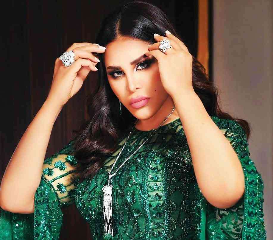 شاهد: الفنانة الإماراتية أحلام تحتفل باليوم الوطني الـ29..... شاهد: الفنانة الإماراتية أحلام تحتفل باليوم الوطني الـ29.....