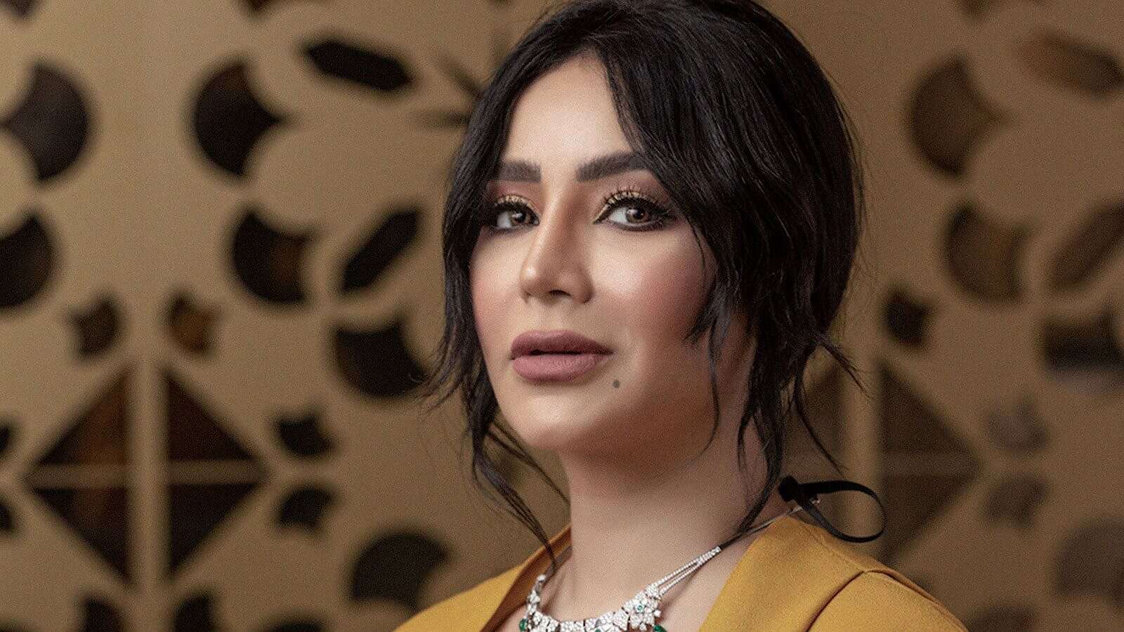 بالأخضر مع الحصان.. الإعلامية السعودية لجين عمران تحتفل... بالأخضر مع الحصان.. الإعلامية السعودية لجين عمران تحتفل...