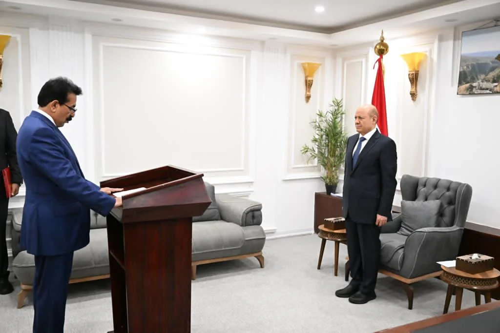 3 تغريدات نارية لمحافظ الجوف الجديد بعد أدائه اليمين... مساحة نت | 3 تغريدات نارية لمحافظ الجوف الجديد بعد أدائه اليمين الدستورية.. هذا ما سأقوم به بعد تصنيف الحوثيين منظمة إرهابية