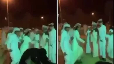 شاهد: شابان يعتديان بالضرب على فتاة وسط شارع عام في السعودية...