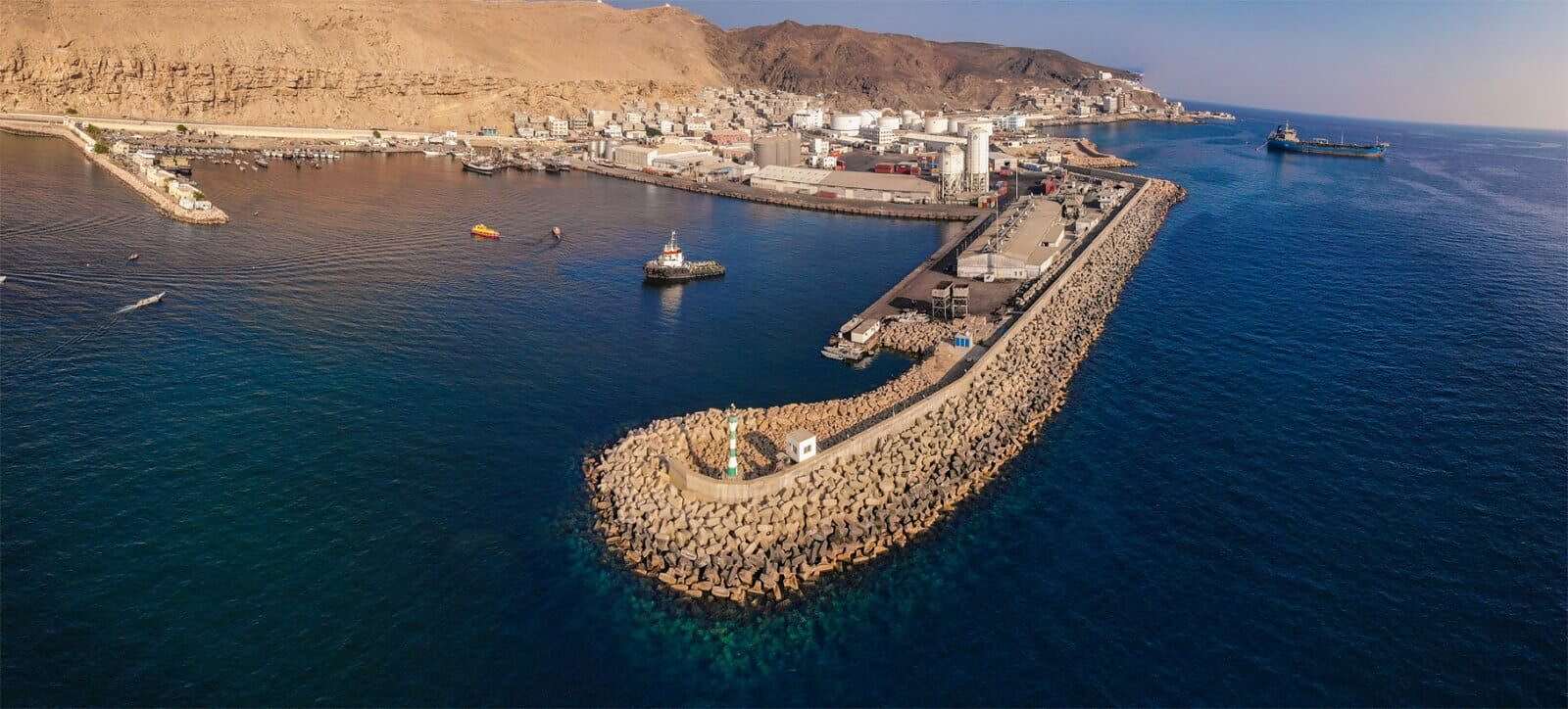 إغلاق ميناء المكلا حتى إشعار آخر بعد تحليق 'مسيَّرة' حوثية... مساحة نت | إغلاق ميناء المكلا حتى إشعار آخر بعد تحليق "مسيَّرة" حوثية في سماء المدينة وأول تعليق من نائب مدير الميناء (تفاصيل جديدة)
