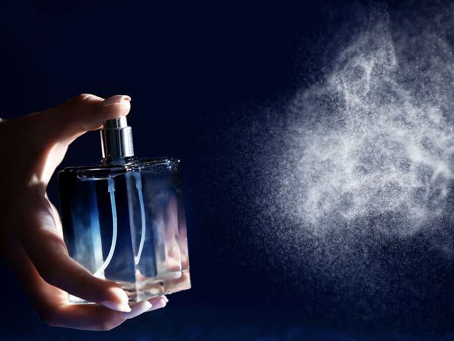 حيل ذكية تجعل رائحة عطرك تدوم ضِعف مدتها الطبيعية.. جربيها مساحة نت | حيل ذكية تجعل رائحة عطرك تدوم ضِعف مدتها الطبيعية.. جربيها