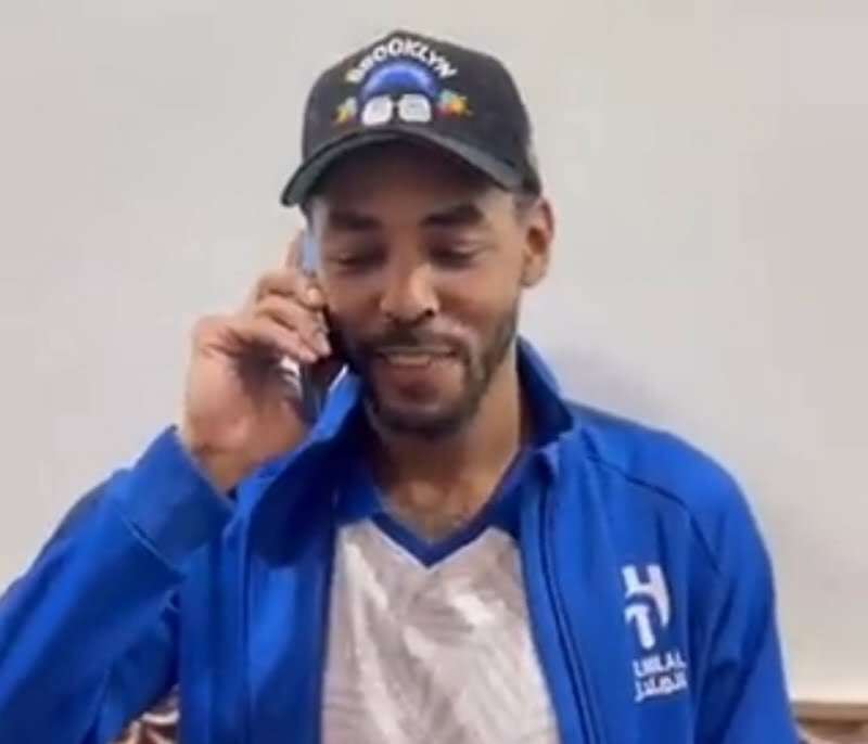 شاهد: لاعب الهلال السعودي لكرة السلة الأمريكي مارك ليونز... شاهد: لاعب الهلال السعودي لكرة السلة الأمريكي مارك ليونز...