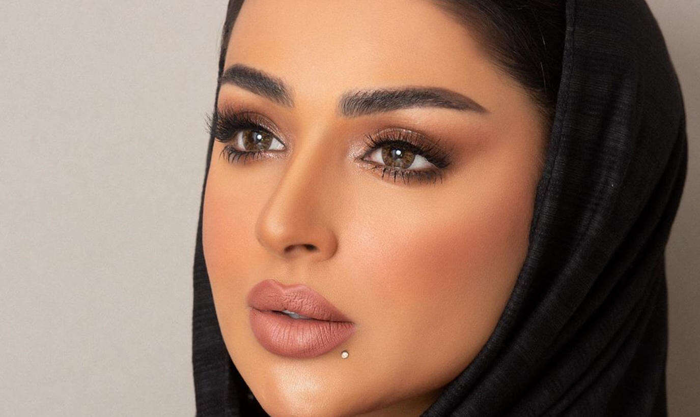 شاهد: مقطع فيديو جديد لخبيرة التجميل السعودية أمل الأنصاري... شاهد: مقطع فيديو جديد لخبيرة التجميل السعودية أمل الأنصاري...