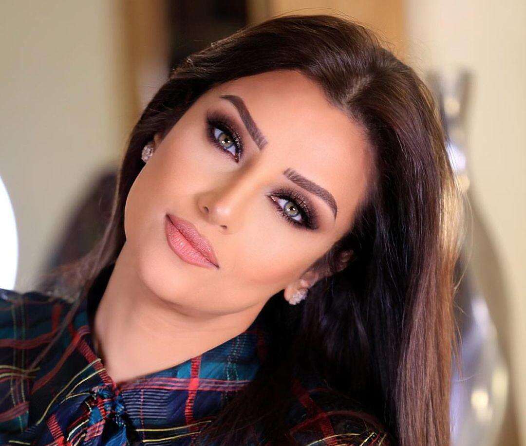 مختلفة من الألف إلى الياء.. تسريب صور جديدة للإعلامية... مختلفة من الألف إلى الياء.. تسريب صور جديدة للإعلامية...