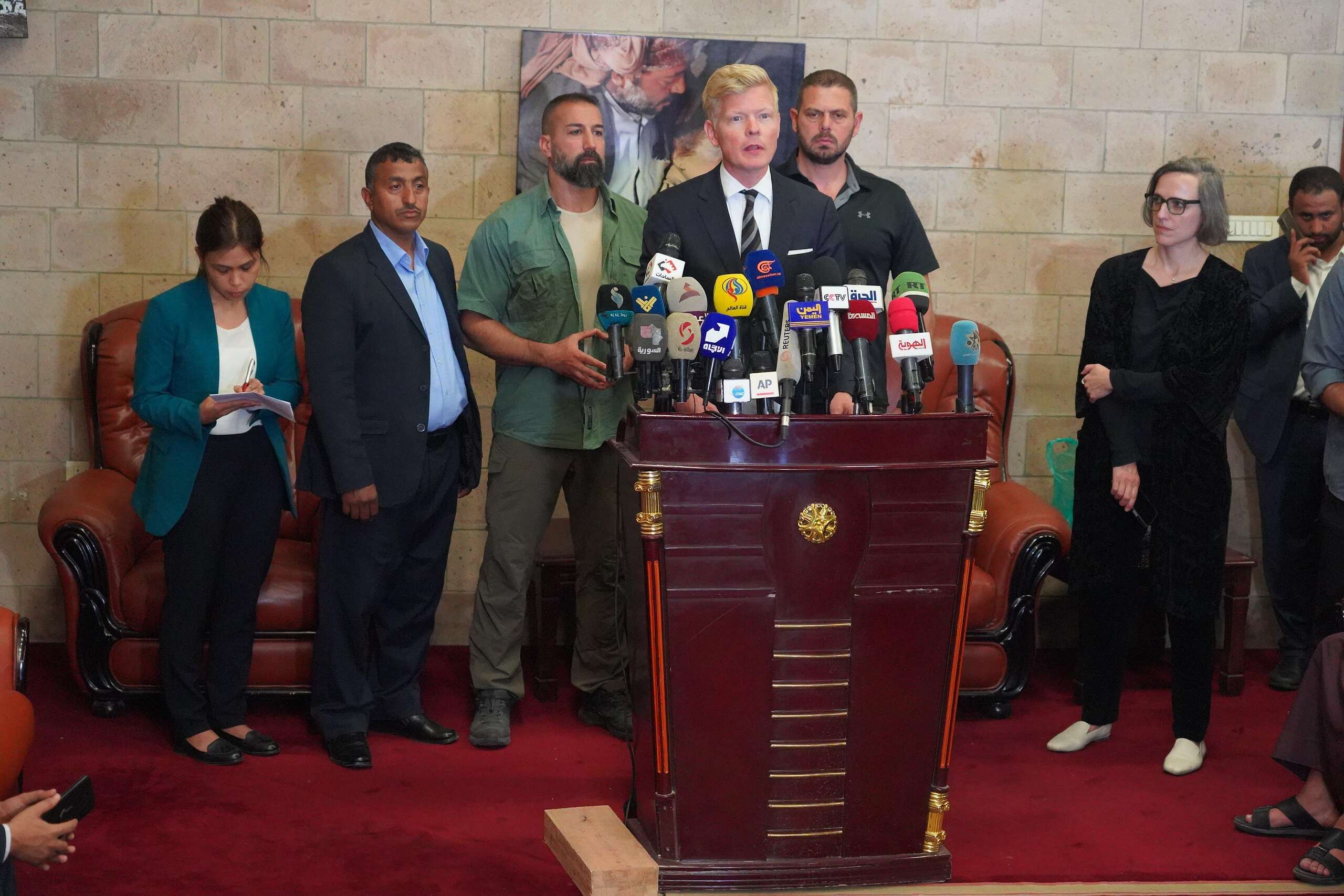 الكشف عن تفاصيل زيارة المبعوث الأممي لدى اليمن إلى صنعاء... مساحة نت | الكشف عن تفاصيل زيارة المبعوث الأممي لدى اليمن إلى صنعاء وبشرى سارة حول مرتبات الموظفين.. هذا ما تم