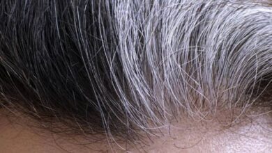 نصائح مهمة لمنع ظهور الشيب المبكر (وكالات)