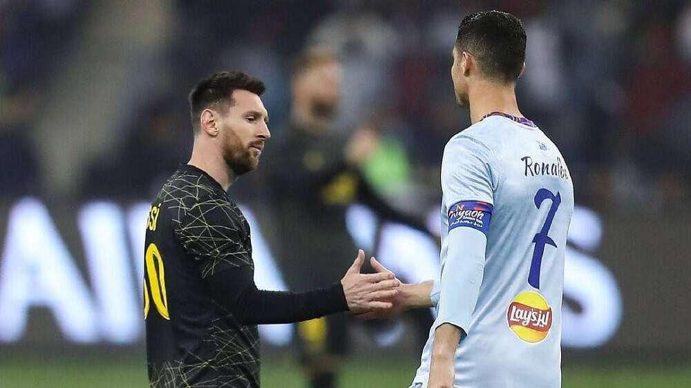 ميسي ورونالدو سعي حثيث من الهلال السعودي لضم ميسي (وكالات)
