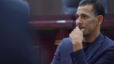 دعوات لمقاطعة يونس محمود بعد لقاء الصدر (وكالات)