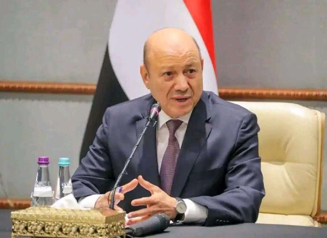 أنباء عن وضع العليمي قيد الإقامة الجبرية وإلغاء مجلس القيادة واختيار رئيس جديد