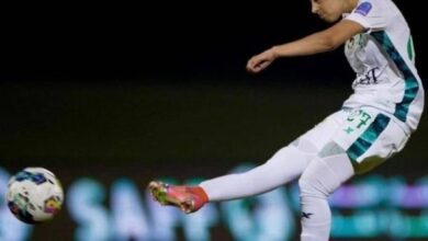 لاعبة الأهلي السعودي الجزائرية عبلة سنوسي (وكالات)