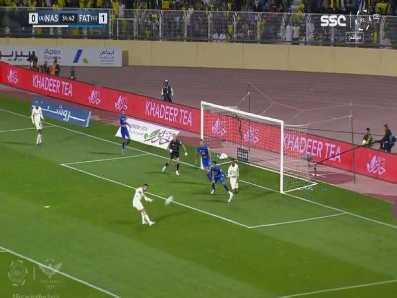 قذيفة رونالدو عارضة مرمى نادي الفتح تحرم رونالدو من أول أهدافه (منصات تواصل)