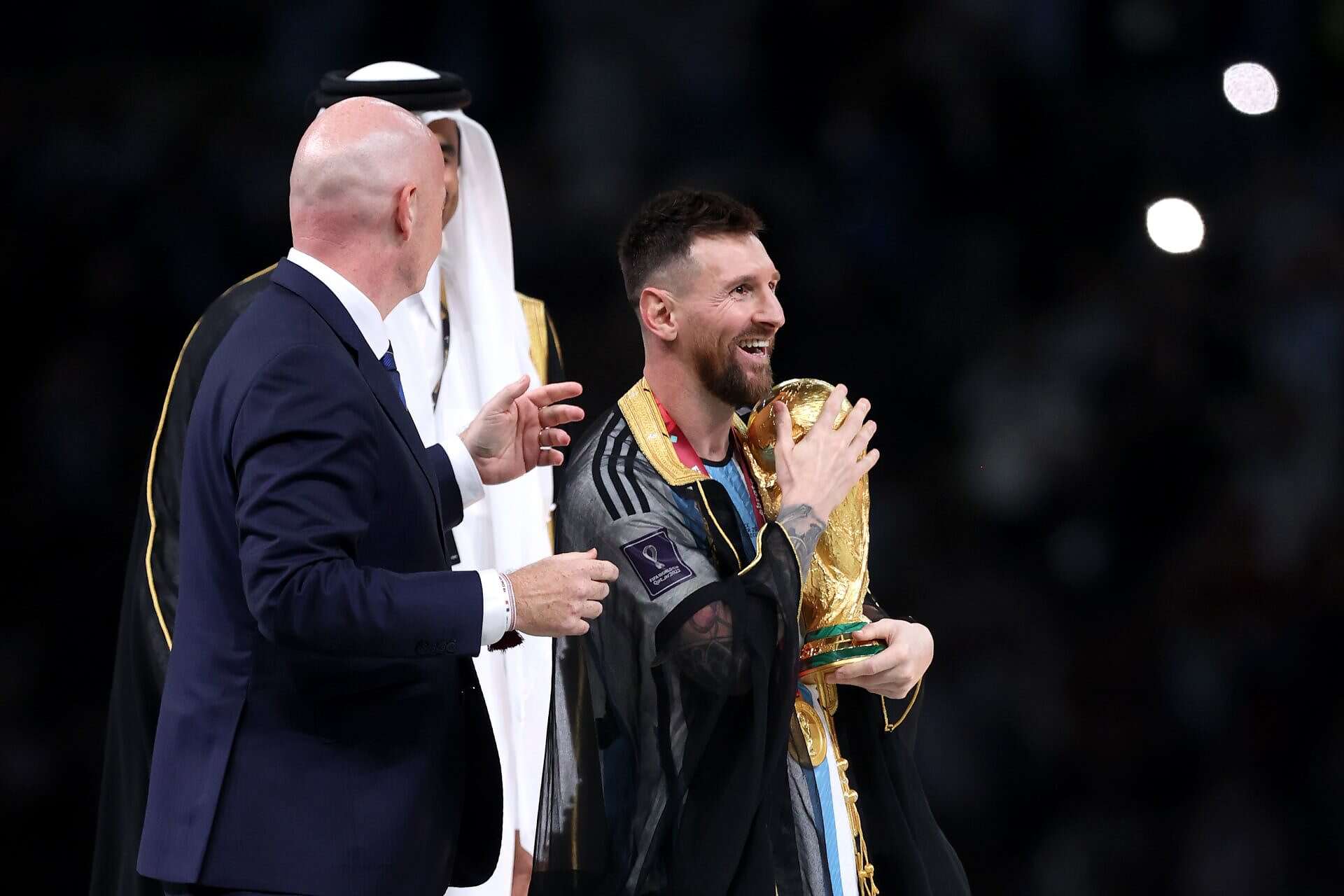 بشت ميسي البست الذي ارتداه ميسي في مونديال قطر2022 (وكالات)