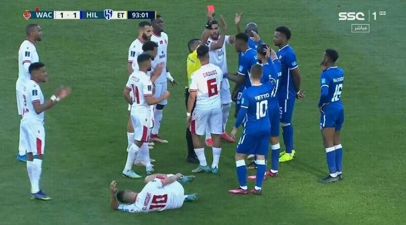 كنو1 طرد محمد كنو لاعب الهلال أمام الوداد المغربي (منصات تواصل)