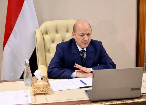 مساحة نت | أول تعليق حوثي على تصريحات العليمي لصحيفة الشرق الأوسط حول القضية الجنوبية