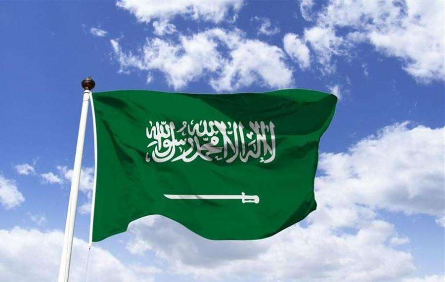 العلم السعودي مساحة نت | بعد الصين.. وساطة روسية تنهي خلافا طويلا بين السعودية وهذه الدولة العربية