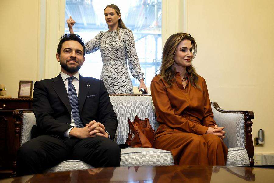 ألكسندر مساحة نت | شاهد: الملكة رانيا تشارك صورا جديدة رهيبة لزفاف الأميرة إيمان من ألكسندر ترميوتس (صور)