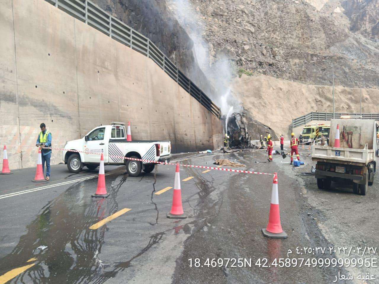 وفاة معتمرين مساحة نت | تفاصيل وفاة وإصابة 49 يمنيا بحادث انقلاب حافلة في عسير السعودية (فيديو)