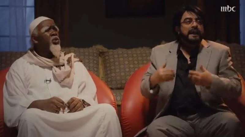 مساحة نت | شاهد: خالد الفراج يبدع في تقليد الباحث عموري مع "ساحر تائب" ويستحضر الجن على الهواء (فيديو)