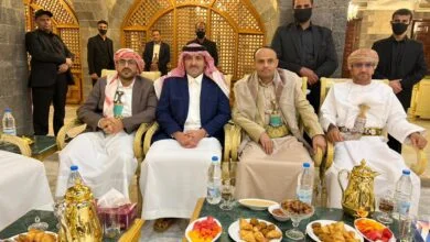 السفير السعودي وقيادات حوثية بصنعاء (وكالات)