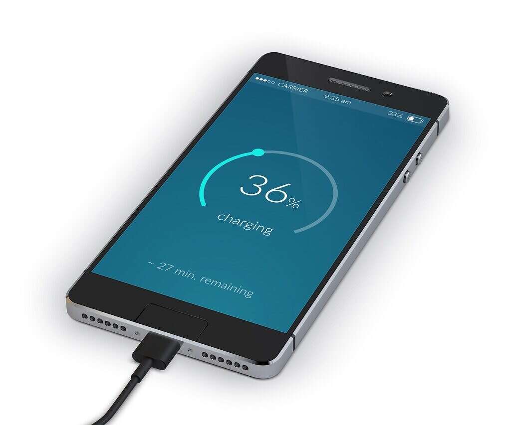 Smartphone Charging Isolated مساحة نت | ماذا سيحدث لهاتفك إن شحنته ثلاث أو أربع مرات في اليوم؟.. ستصدمك الإجابة